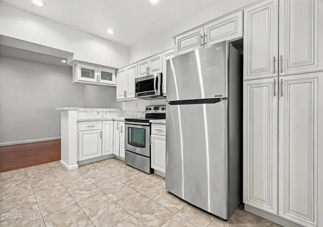 Photo 2 of Townhouse for sale at 688 Indian Oak Ln #107, Oak Park, CA 91377 | MLS# 226004793 | Listing updated on 2026-10-09