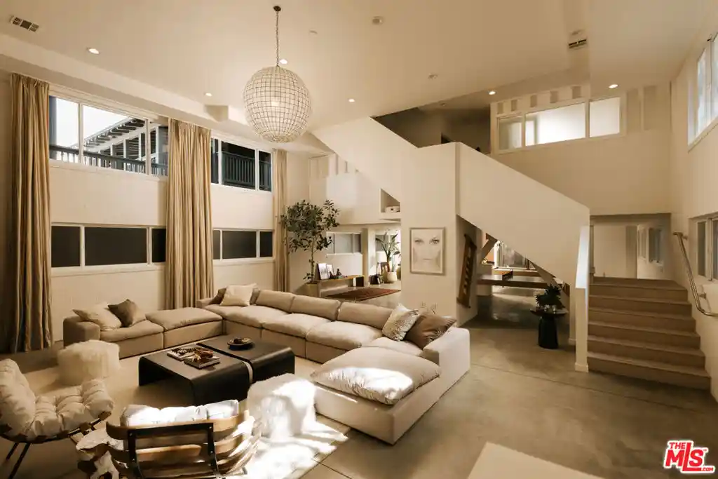 Photo 1 of Single family home for sale at 633 Santa Clara Ave, Venice, CA 90291 | MLS# 26998519 | Listing updated on 2026-10-21