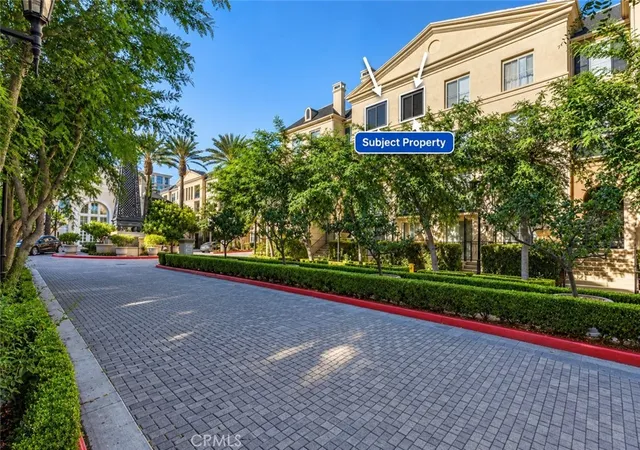Photo 3 of Condo for sale at 3373 Watermarke, Irvine, CA 92612 | MLS# OC26219003 | Listing updated on 2026-10-11
