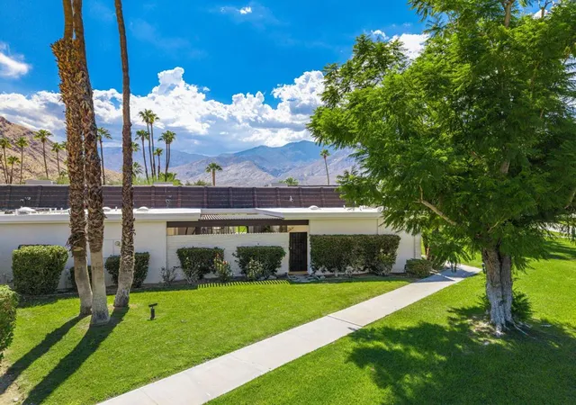 Listing Photo 2 - Condo for sale in building located at 2515 E Jacaranda Rd, Palm Springs, CA 92264