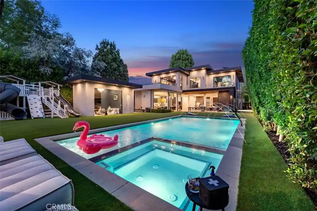 Photo 1 of Mansion for sale at 5301 Amestoy Ave, Encino, CA 91316 | MLS# SR26219114 | Listing updated on 2026-10-26