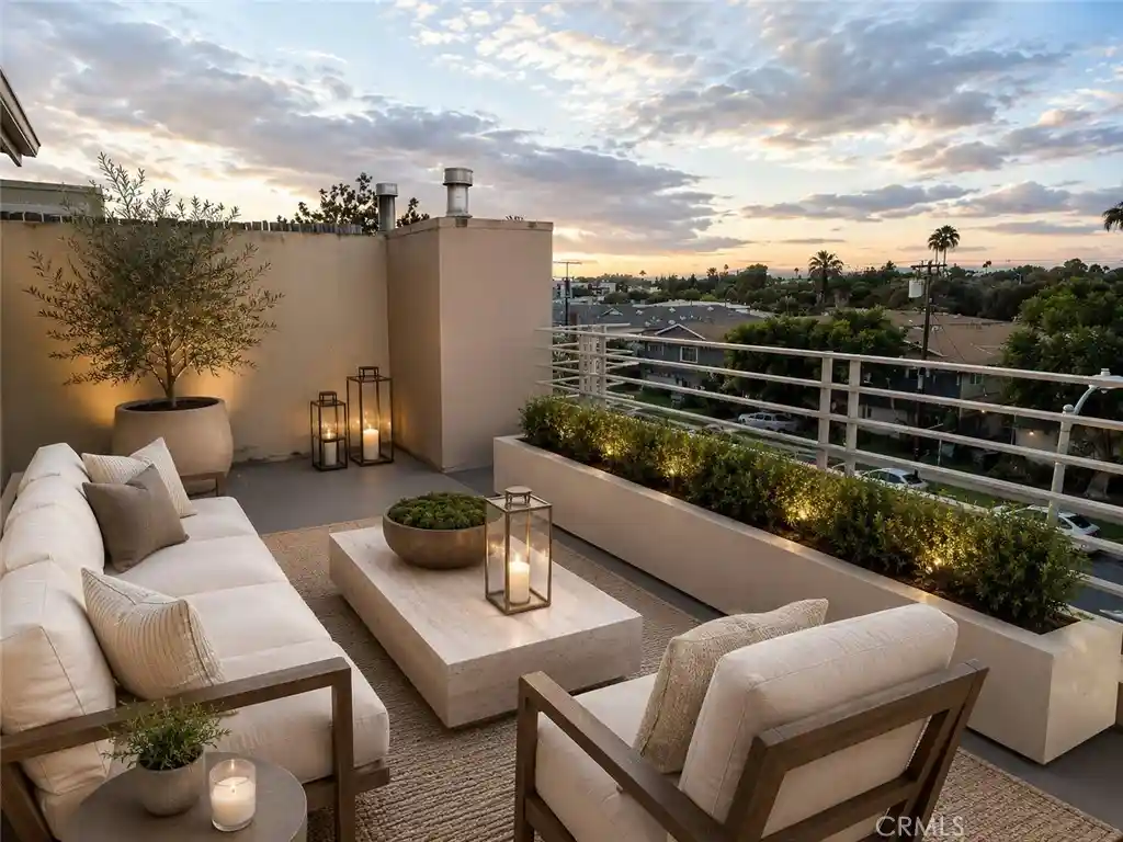 Townhouse for sale at 13440 Moorpark St #101, Sherman Oaks, CA 91423 | MLS# SR26218367