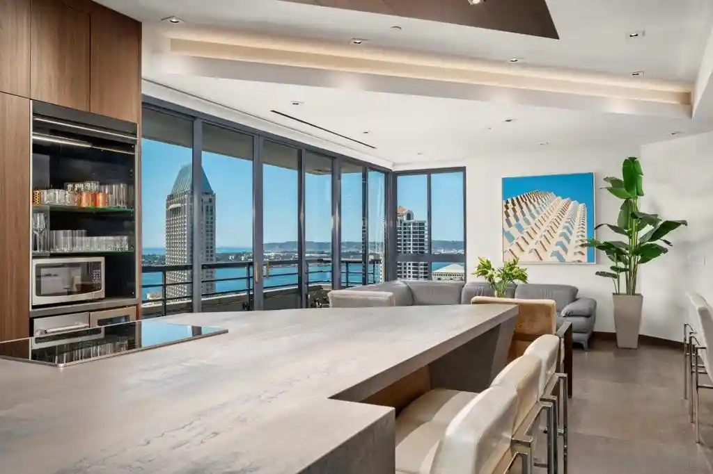 Listing Photo 1 - Condo for sale in 700 Front St located at 700 Front St, San Diego, CA 92101 - Unit #1804