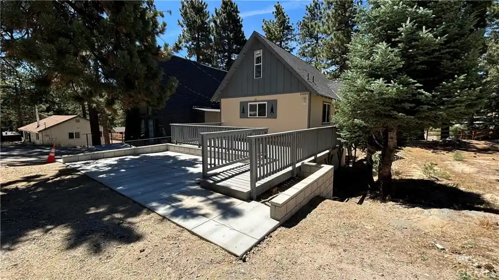 Photo 1 of Single family home for sale at 33283 Holcomb Crk, Green Valley Lake, CA 92341 | MLS# IG26219336 | Listing updated on 2026-10-09