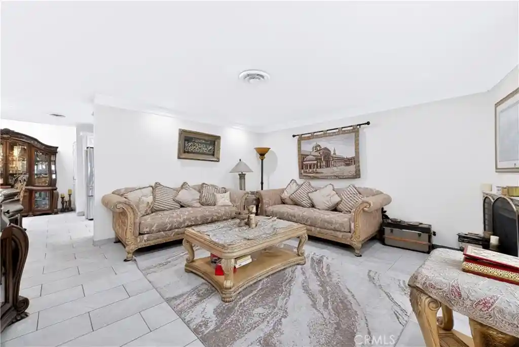 Condo for sale at 3115 W Ascot Pl, Anaheim, CA 92804 | MLS# PW26176911