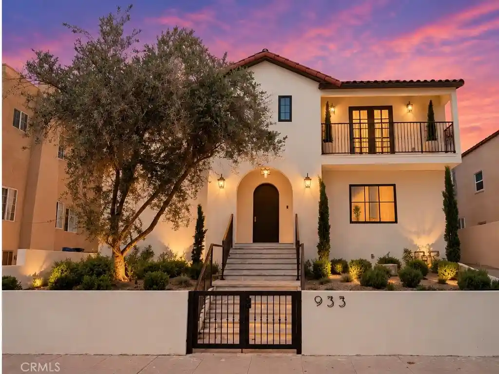Single family home for sale at 933 S Sycamore Ave, Los Angeles, CA 90036 | MLS# OC26218548