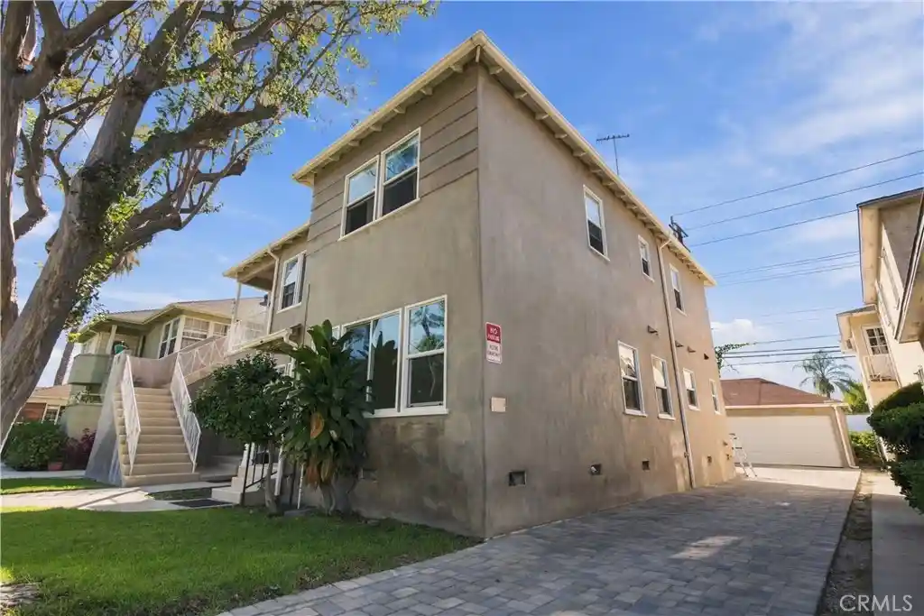 Listing Photo 1 - Condo for sale in 824 W Glenoaks located at 824 W Glenoaks, Glendale, CA 91202 - Unit 824 W Glenoaks