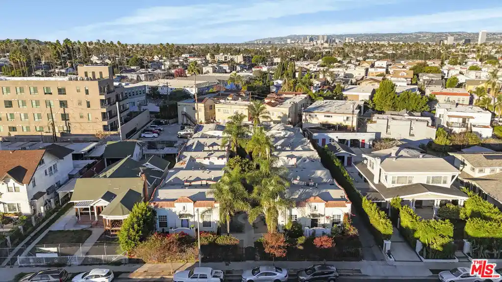 Listing Photo 1 - Condo for sale in 1533 6th Ave located at 1533 6th Ave, Los Angeles, CA 90019 - Unit 1533 6th Avenue