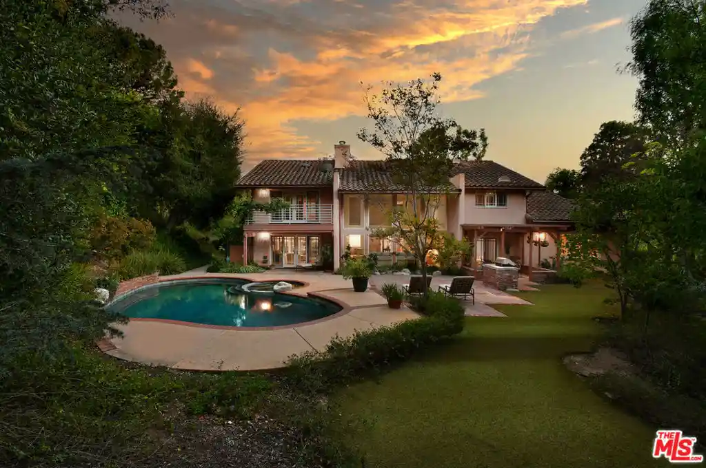 Photo 1 of Sale Pending at 4734 Louise Ave, Encino, CA 91316 | MLS# 26994401 | Listing updated on 2026-10-16