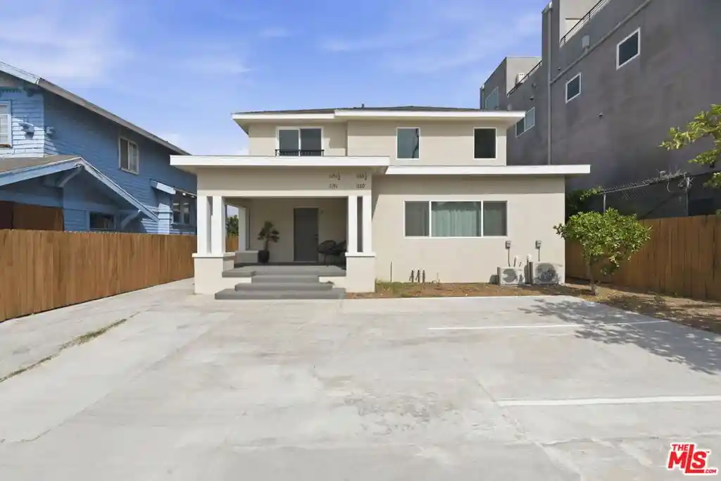 Listing Photo 1 - Condo for sale in 1189 1/2 Crenshaw Blvd located at 1189 1/2 Crenshaw Blvd, Los Angeles, CA 90019 - Unit 1189 1/2 Crenshaw Blvd