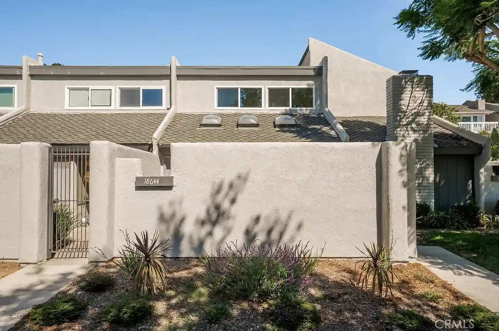 Listing Photo 1 - Condo for sale in 18644 Applewood located at 18644 Applewood, Huntington Beach, CA 92646 - Unit 18644 Applewood