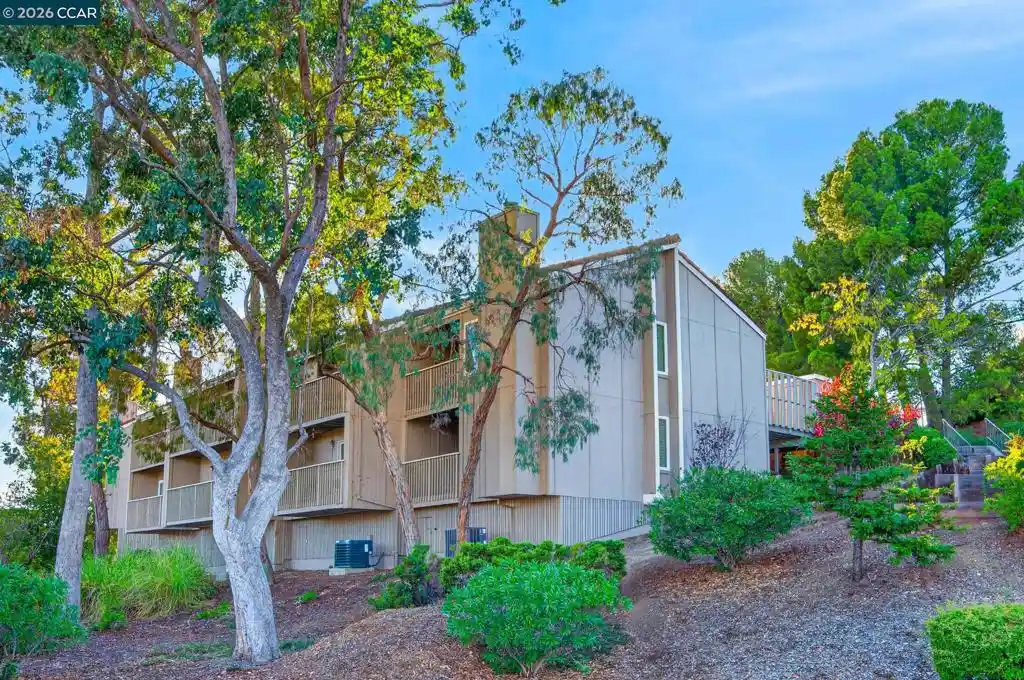 Townhouse for sale at 4420 Eagle Peak #B, Concord, CA 94521 | MLS# 41150740