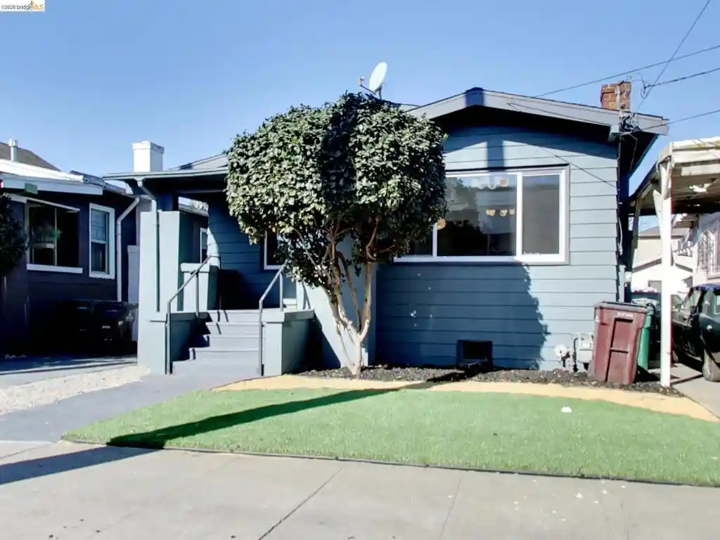 Single family home for sale at 2701 Chestnut St, Oakland, CA 94607 | MLS# 41150758 | Listing updated on 2026-10-15