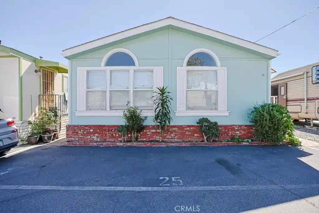 Photo 1 of Manufactured home for sale at 15141 Beach Blvd #25, Midway City, CA 92655 | MLS# OC26219804 | Listing updated on 2026-10-19