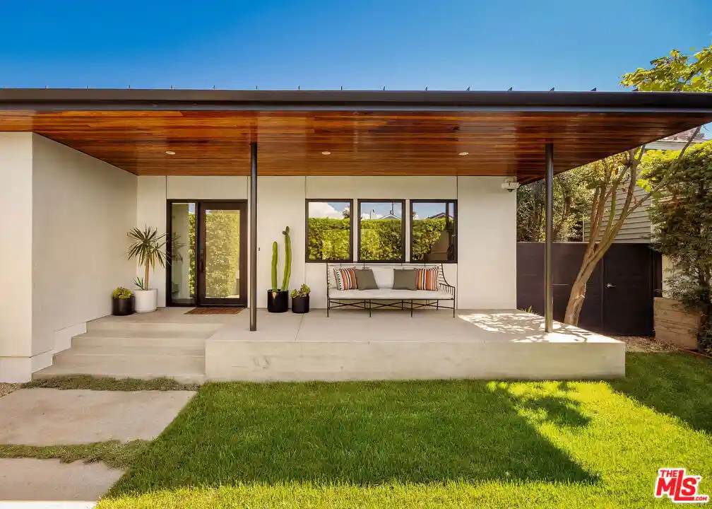 Photo 1 of Single family home for sale at 870 Rose Ave, Venice, CA 90291 | MLS# 26998953 | Listing updated on 2026-10-28