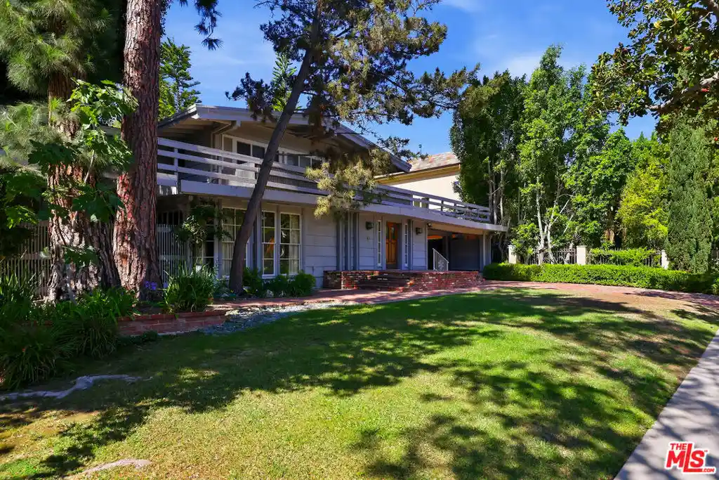 Photo 1 of Single family home for sale at 521 N Crescent Dr, Beverly Hills, CA 90210 | MLS# 26993935 | Listing updated on 2026-10-28