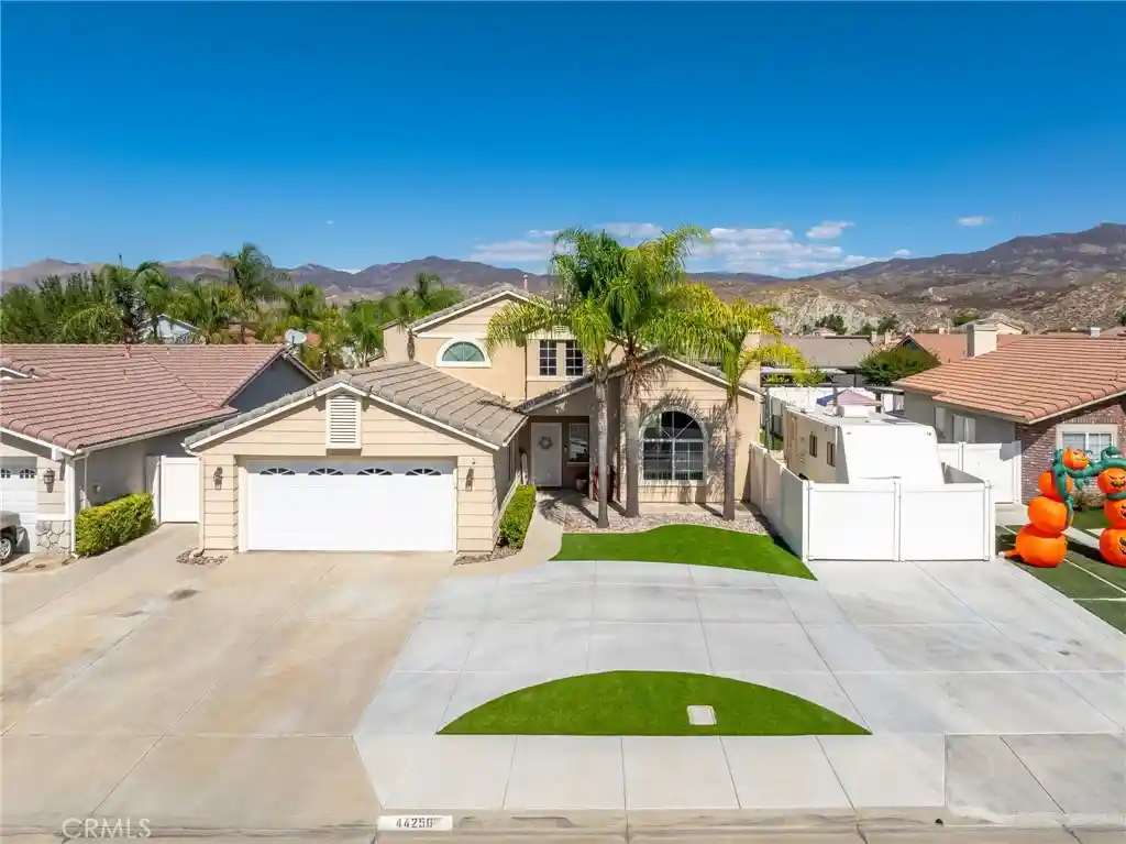Photo 1 of Sale Pending at 44250 Merced Rd, Hemet, CA 92544 | MLS# SW26219414 | Listing updated on 2026-10-14