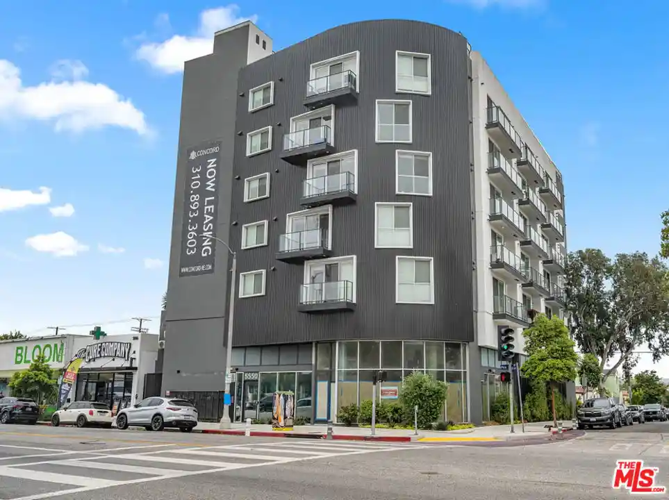 Listing Photo 1 - Condo for sale in 5550 W Pico Blvd located at 5550 W Pico Blvd, Los Angeles, CA 90019 - Unit 5550 W Pico Blvd