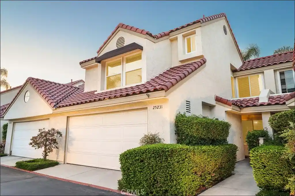 Listing Photo 1 - Condo for sale in 25231 Avenida Pacifica located at 25231 Avenida Pacifica, Lake Forest, CA 92630 - Unit 25231 Avenida Pacifica