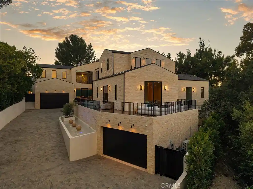 Photo 1 of Mansion for sale at 16093 Royal Oak Rd, Encino, CA 91436 | MLS# SR26219097 | Listing updated on 2026-10-16