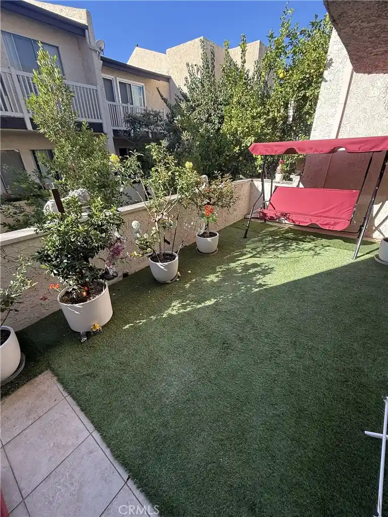 Townhouse for sale at 5317 Coldwater Cyn Ave #D, Sherman Oaks, CA 91401 | MLS# SR26219010