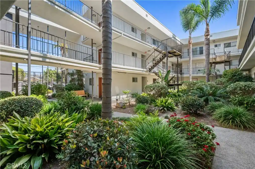 Photo 1 of Condo for sale at 333 Junipero Ave #1C, Long Beach, CA 90814 | MLS# PW26219028 | Listing updated on 2026-10-13