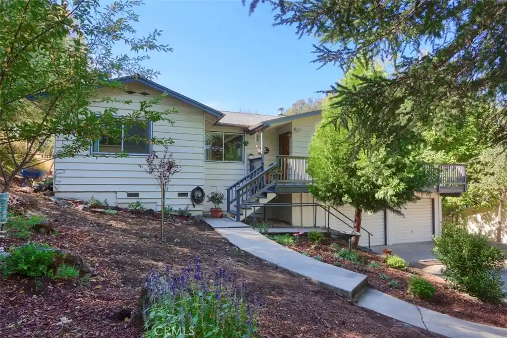 Single family home for sale at 49714 Pierce, Oakhurst, CA 93644 | MLS# FR26220296