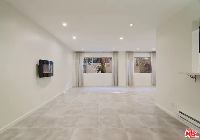 Listing Photo 2 - Condo for sale in building located at 1025 N Kings Rd, West Hollywood, CA 90069 - Unit #119