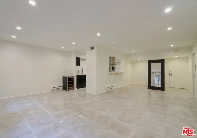 Listing Photo 4 - Condo for sale in building located at 1025 N Kings Rd, West Hollywood, CA 90069 - Unit #119