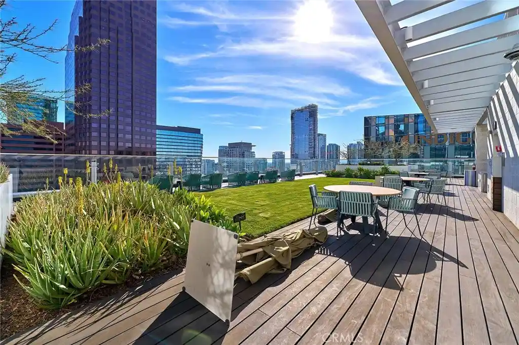 Photo 1 of Condo for sale at 877 Francisco #1717, Los Angeles, CA 90017 | MLS# PW26220395 | Listing updated on 2026-10-16