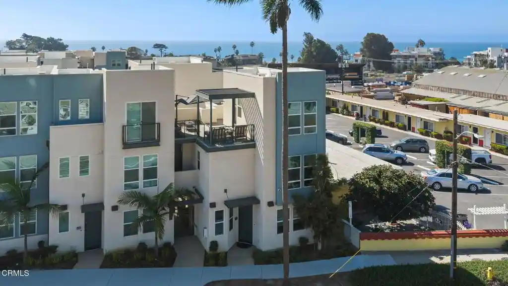 Condo for sale at 1230 E Thompson Blvd #101, Ventura, CA 93001 | MLS# V1-39209