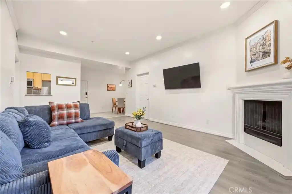 Listing Photo 1 - Condo for sale in 87 S Allen Ave located at 87 S Allen Ave, Pasadena, CA 91106 - Unit #103