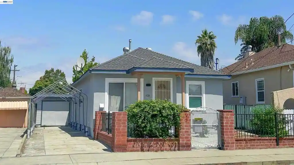 Single family home for sale at 428 W Broadmoor Blvd, San Leandro, CA 94577 | MLS# 41150881