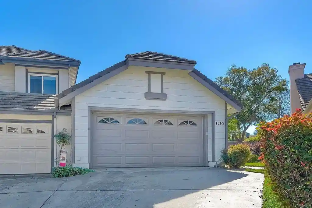 Single family home for sale at 1810 Spyglass Cir, Vista, CA 92081 | MLS# NDP2609423