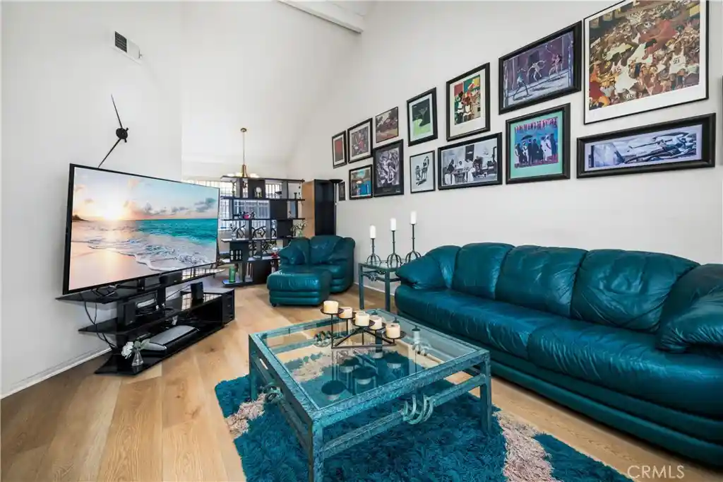 Townhouse for sale at 515 E Hazel #6, Inglewood, CA 90302 | MLS# PW26219266