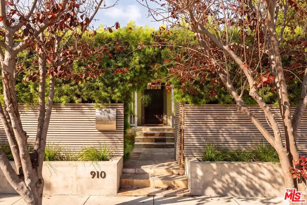 Photo 1 of Single family home for sale at 910 Superba Ave, Venice, CA 90291 | MLS# 24366289 | Listing updated on 2026-10-28