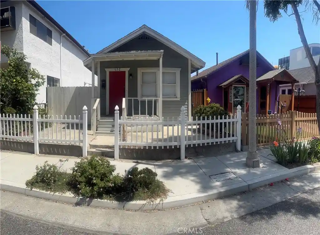 Photo 1 of Single family home for sale at 652 Navy St, Santa Monica, CA 90405 | MLS# IN26220889 | Listing updated on 2026-10-18