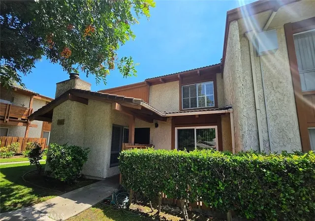Listing Photo 1 - Condo for sale in building located at 3709 Country Clb Dr, Long Beach, CA 90807 - Unit #1