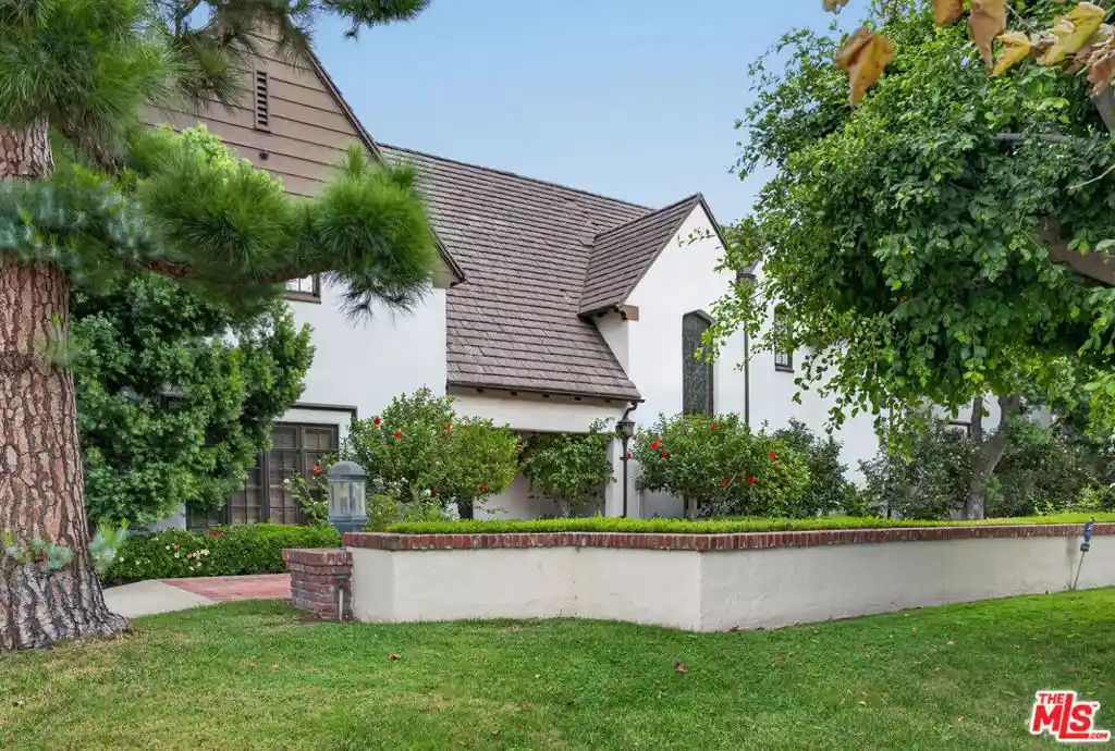 Photo 1 of Mansion for sale at 200 S June St, Los Angeles, CA 90004 | MLS# 26999711 | Listing updated on 2026-10-23