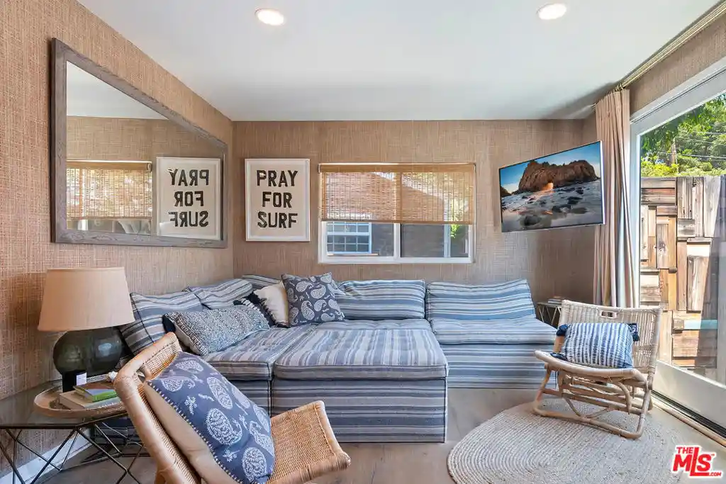 Photo 1 of Manufactured home for sale at 52 Paradise Cvs Hwy, Malibu, CA 90265 | MLS# 26999953 | Listing updated on 2026-10-20