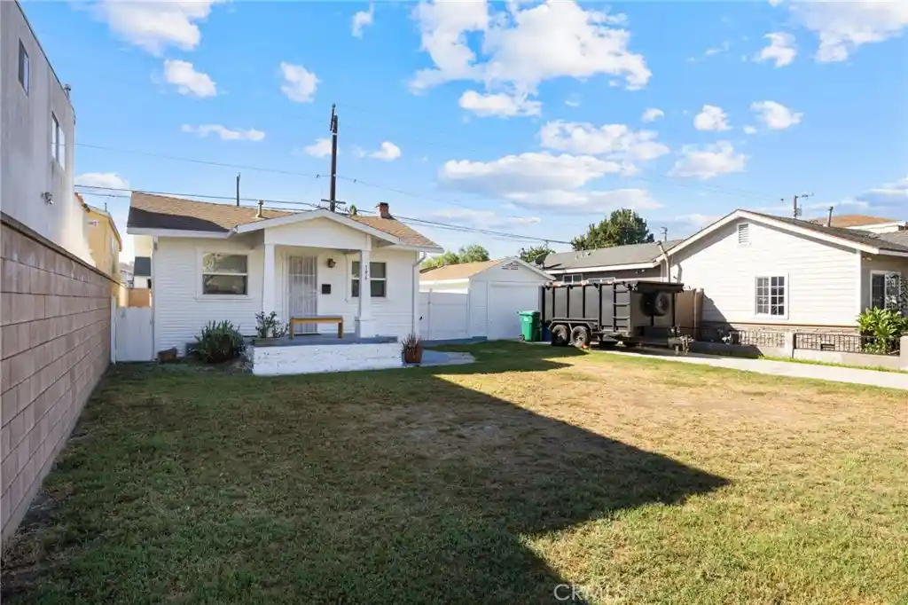Photo 1 of Single family home for sale at 196 E Del Amo Blvd, Long Beach, CA 90805 | MLS# SB26221632 | Listing updated on 2026-10-19