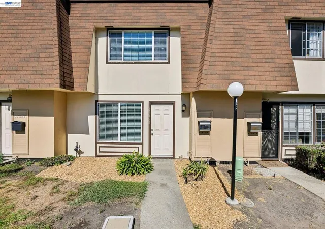 Photo 1 of Townhouse for sale at 27827 Hummingbird Ct, Hayward, CA 94545 | MLS# 41150993 | Listing updated on 2026-10-30