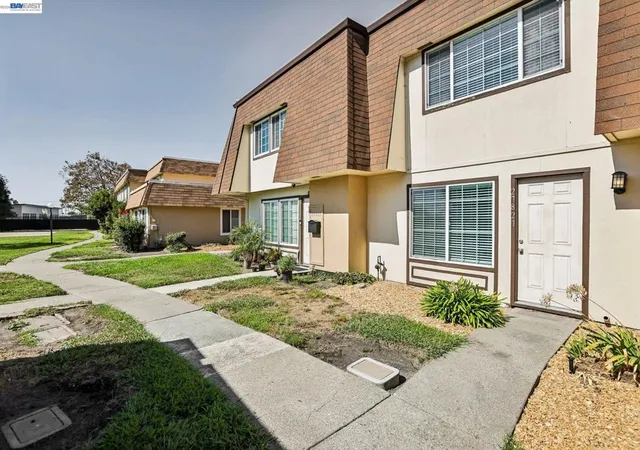 Photo 1 of Townhouse for sale at 27827 Hummingbird Ct, Hayward, CA 94545 | MLS# 41150993 | Listing updated on 2026-10-30