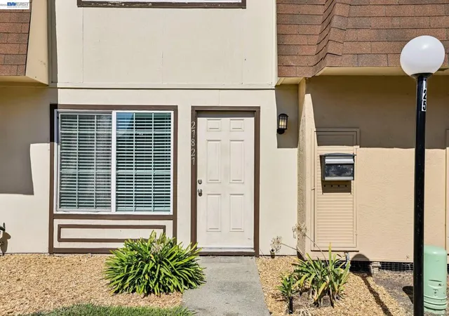 Photo 2 of Townhouse for sale at 27827 Hummingbird Ct, Hayward, CA 94545 | MLS# 41150993 | Listing updated on 2026-10-30