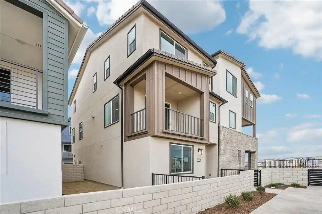 Townhouse for sale at 27386 Harrier Ct #1, Stevenson Ranch, CA 91381 | MLS# SR26221397 | Listing updated on 2026-10-17