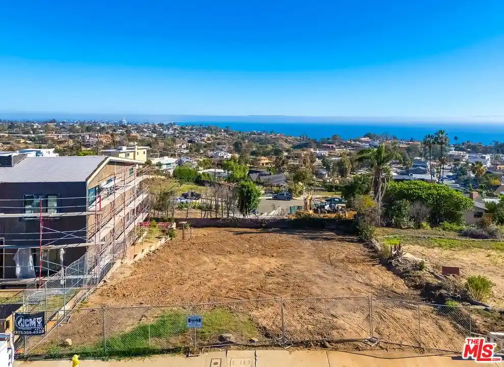 Photo 1 of Sale Pending at 16644 Akron St, Pacific Palisades, CA 90272 | MLS# 26101710 | Listing updated on 2026-10-29
