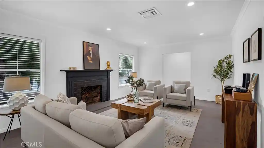 Single family home for sale at 10207 Camarillo St, Toluca Lake, CA 91602 | MLS# WS26215702