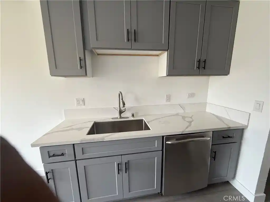 Condo for sale at 700 W La Veta Ave #E4, Orange, CA 92868 | MLS# TR26221461