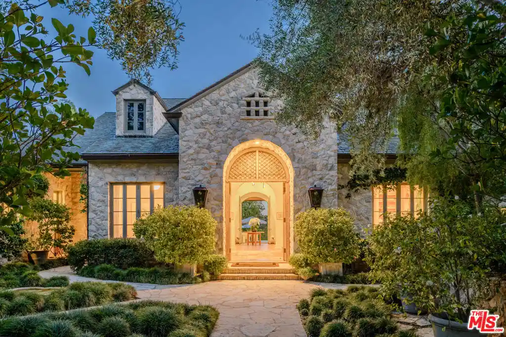 Photo 1 of Mansion for sale at 6625 Zumirez Dr, Malibu, CA 90265 | MLS# 26101803 | Listing updated on 2026-10-21