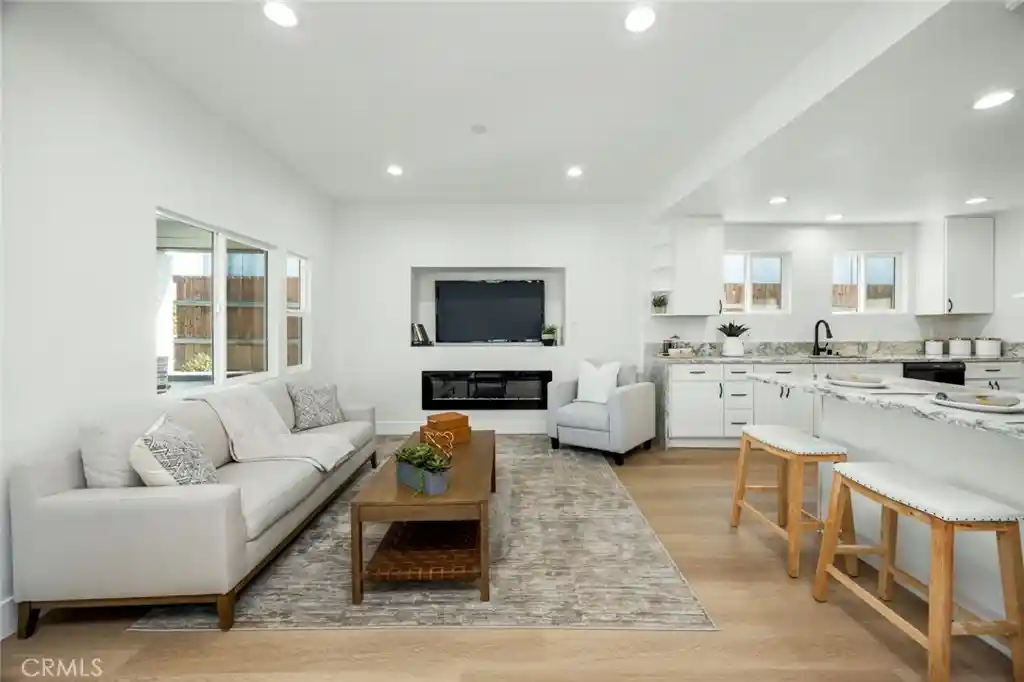 Listing Photo 1 - Condo for sale in 201 S Melrose located at 201 S Melrose, Placentia, CA 92870 - Unit 201 S Melrose
